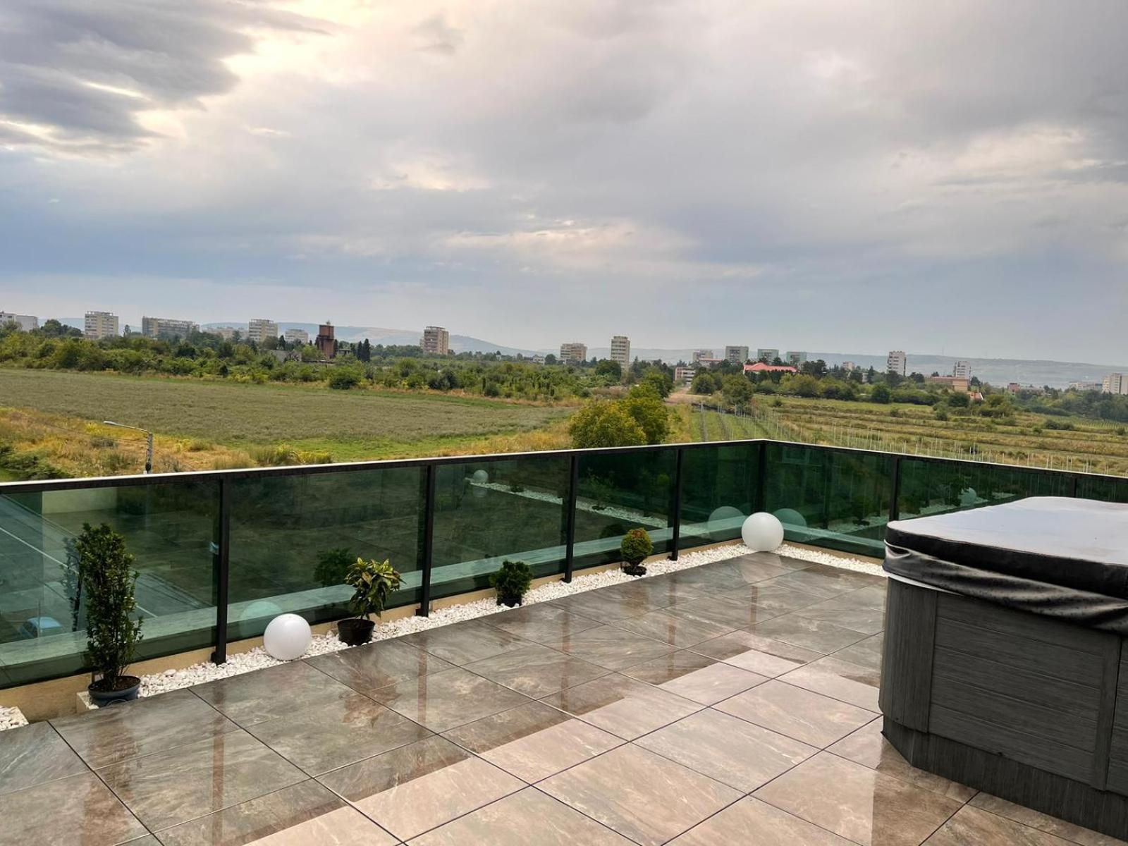 Gavas Jacuzzi & Panoramic View Cluj-Napoca Exterior foto